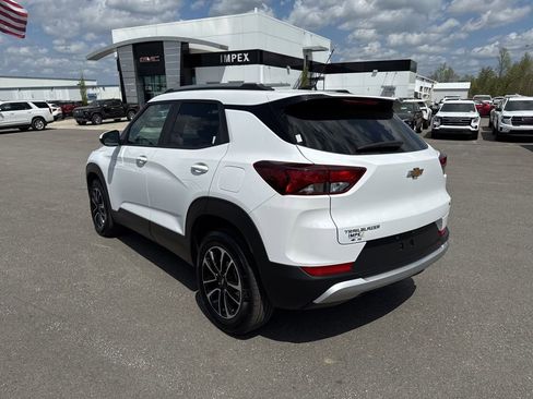 Used 2025 Chevrolet TrailBlazer LT image 3