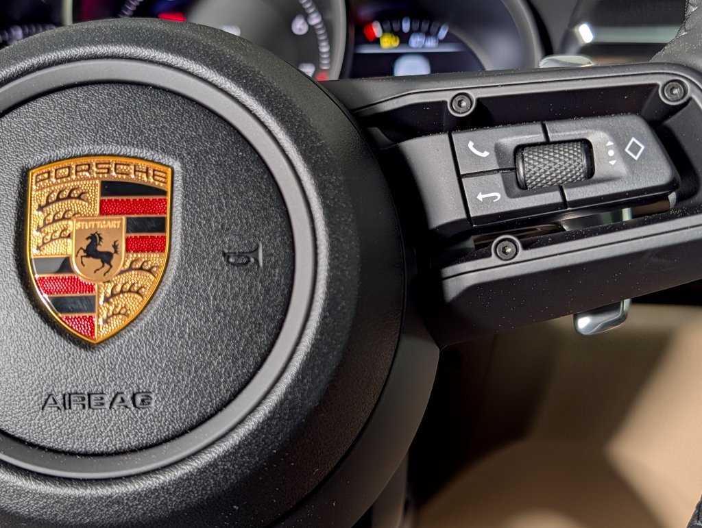 Certified 2026 Porsche Macan AWD/4WD image 38