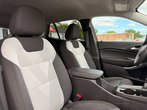 Used 2024 Chevrolet Trax LS w/ LS Convenience Package FWD image 29