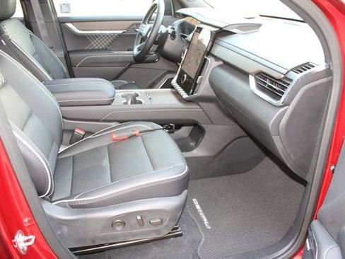 Used 2025 GMC Acadia Denali w/ Super Cruise Package image 18