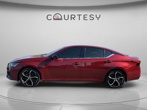 Certified 2024 Nissan Altima 2.5 SR FWD image 2