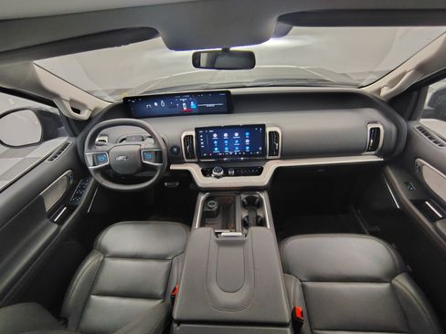 Used 2025 Ford Expedition Max Active AWD/4WD image 2