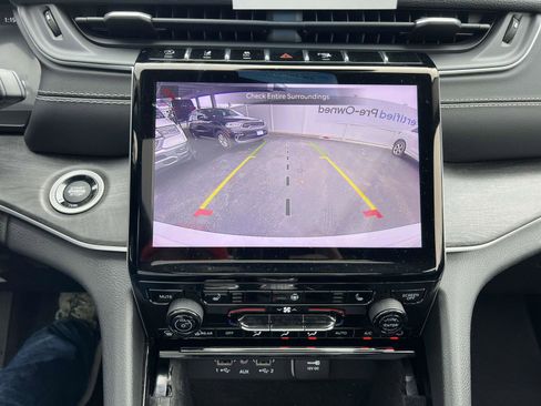 Used 2022 Jeep Grand Cherokee Limited image 25