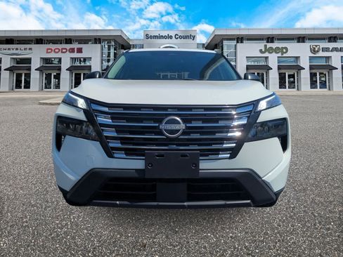 Used 2024 Nissan Rogue S FWD image 3