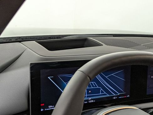 Used 2025 BMW 530i xDrive w/ Premium Package image 16