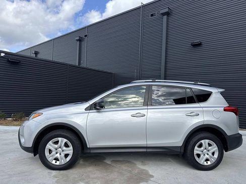 Used 2014 Toyota RAV4 LE image 2