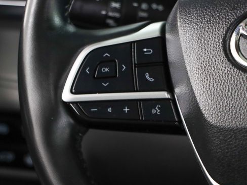 Used 2024 Toyota Highlander Limited FWD image 13
