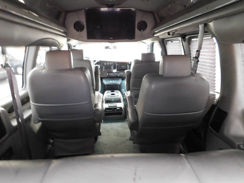 Used 2016 Chevrolet Express 2500 RWD image 41