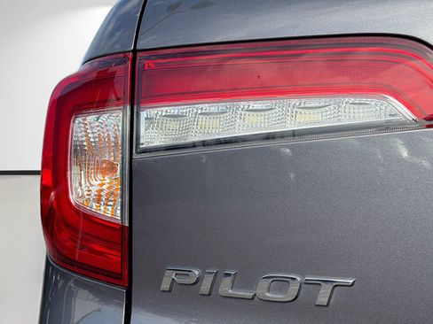 Used 2020 Honda Pilot EX image 10