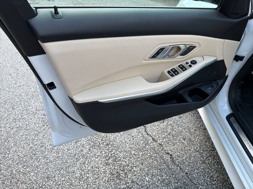 Used 2021 BMW 330i Sedan w/ Convenience Package RWD image 10