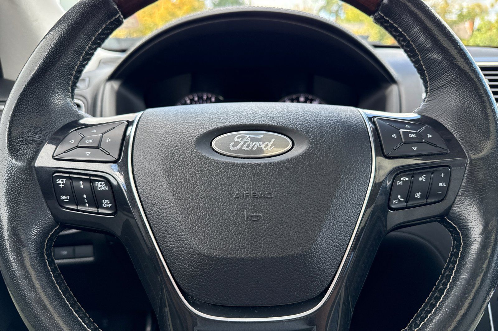 Used 2018 Ford Explorer Platinum AWD/4WD image 24
