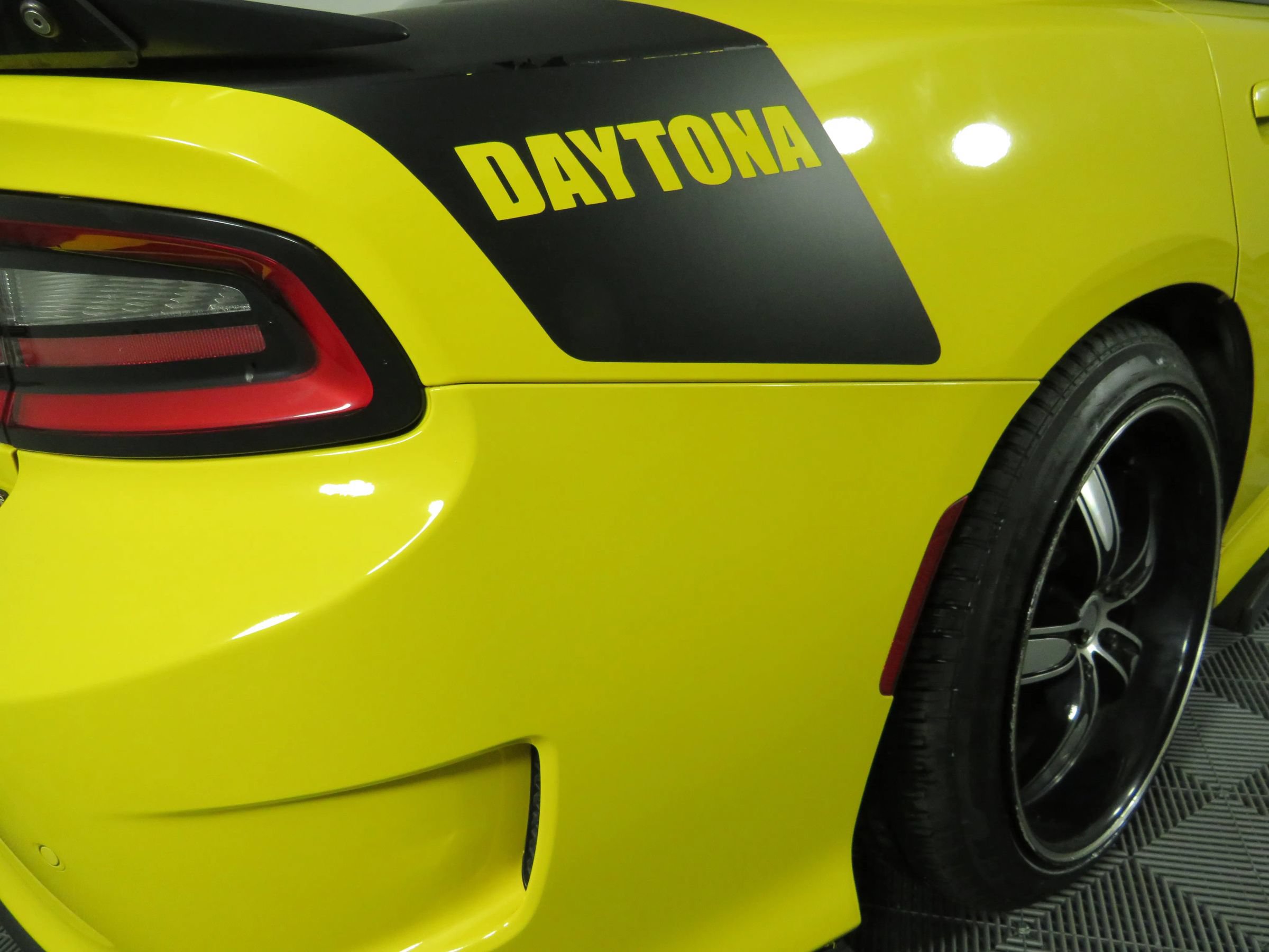 Used 2017 Dodge Charger R/T RWD image 33