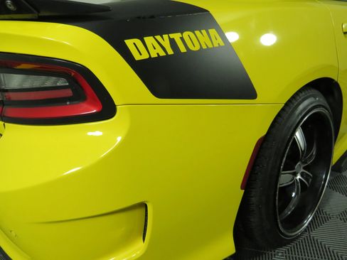 Used 2017 Dodge Charger R/T image 33