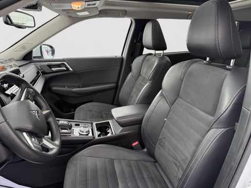 Used 2024 Mitsubishi Outlander SE image 10