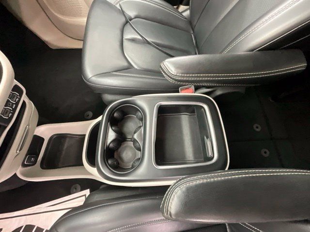 Used 2023 Chrysler Pacifica Touring-L FWD image 20