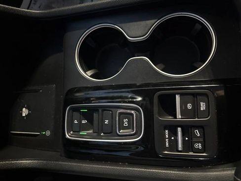 Used 2023 Honda Pilot Touring image 17