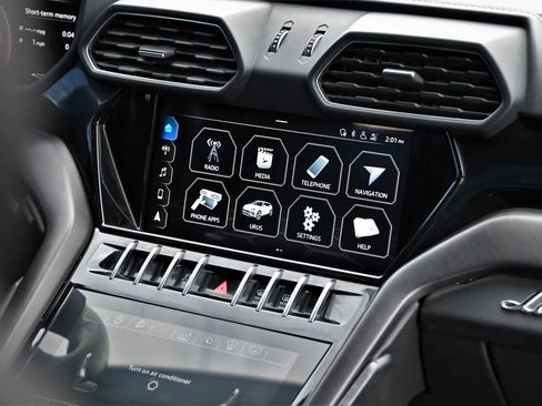 Used 2021 Lamborghini Urus image 17