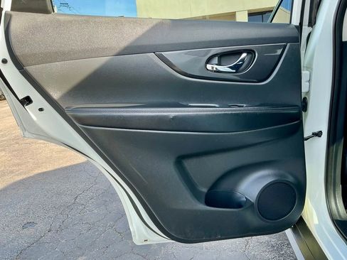 Used 2017 Nissan Rogue S image 31