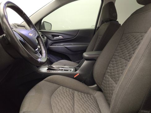 Used 2019 Chevrolet Equinox LT w/ Driver Convenience Package image 17