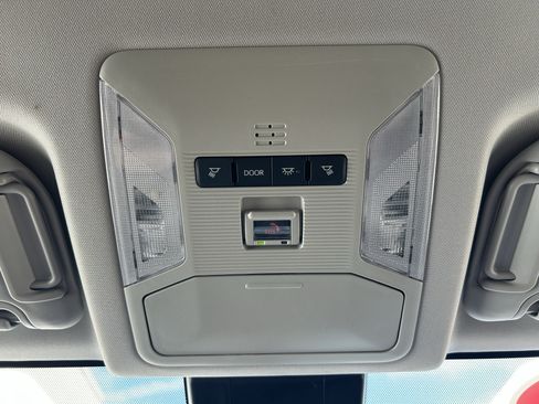 Used 2025 Toyota RAV4 XLE FWD image 34