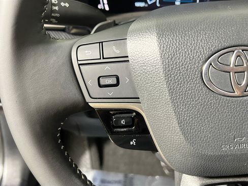Used 2025 Toyota Camry SE FWD image 19