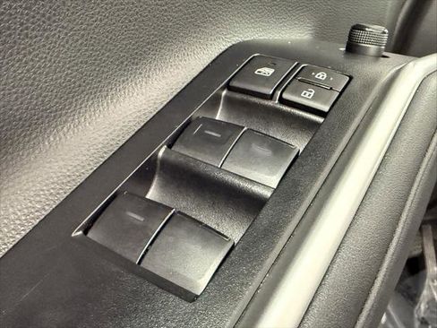 Certified 2023 Toyota Highlander L image 14