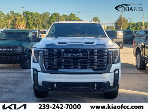Used 2024 GMC Sierra 3500 Denali Ultimate AWD/4WD image 2