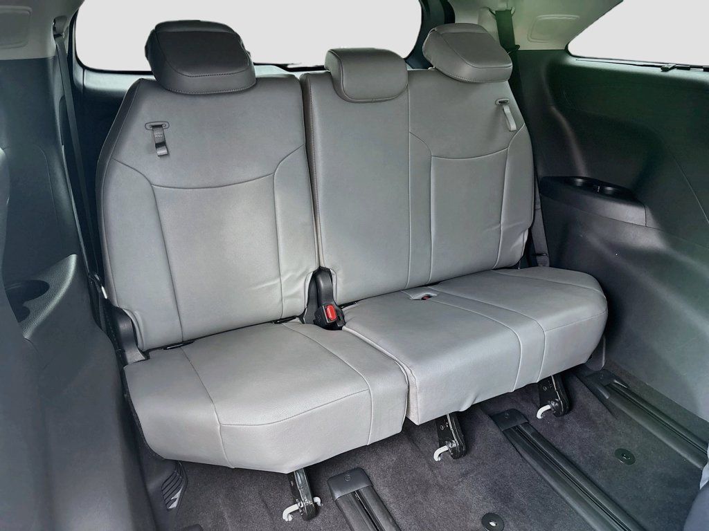 Certified 2026 Toyota Sienna XLE FWD image 23