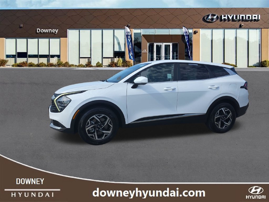 Used 2025 Kia Sportage LX FWD image 2