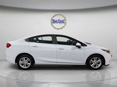 Used 2017 Chevrolet Cruze LT image 6