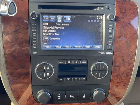 Used 2014 Chevrolet Suburban LTZ image 28