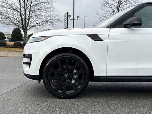 New 2025 Land Rover Range Rover Sport SE image 9