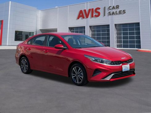 Used 2024 Kia Forte LXS FWD image 3