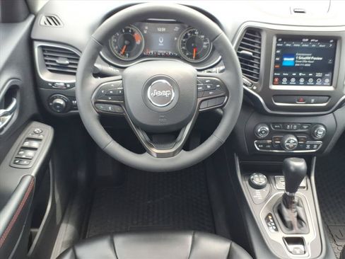 Used 2022 Jeep Cherokee Trailhawk AWD/4WD image 3