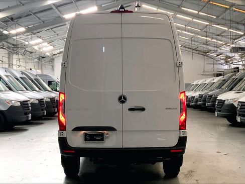 Used 2025 Mercedes-Benz Sprinter 2500 image 3