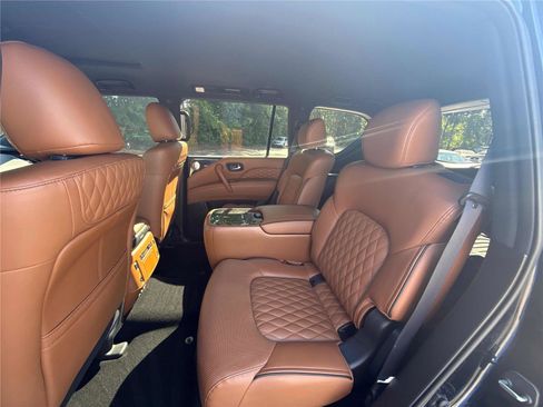 Used 2024 INFINITI QX80 Sensory AWD/4WD image 12