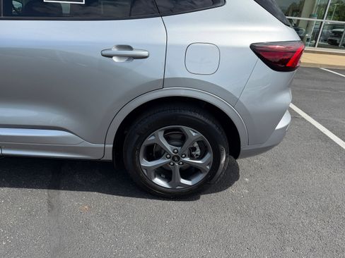 Certified 2024 Ford Escape ST-Line w/ Tech Pack #1 AWD/4WD image 9