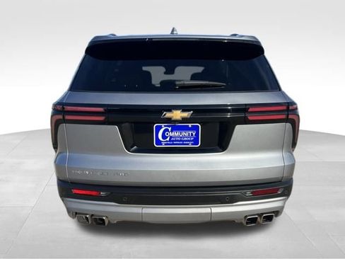 Certified 2025 Chevrolet Traverse LT image 8
