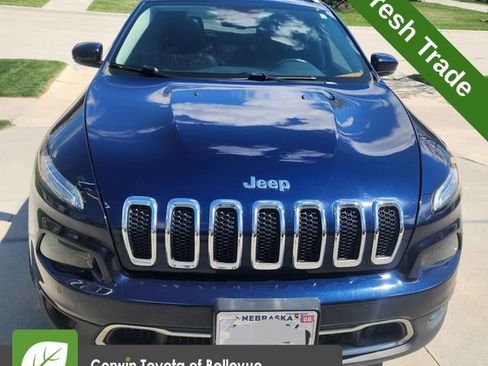Used 2016 Jeep Cherokee Limited w/ Luxury Group AWD/4WD image 3