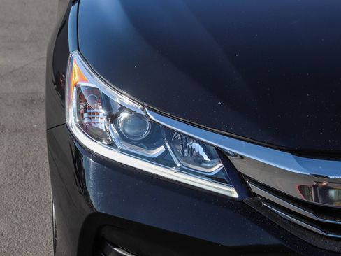 Used 2017 Honda Accord Sport image 12