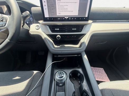 Used 2025 Ford Explorer Active RWD image 11