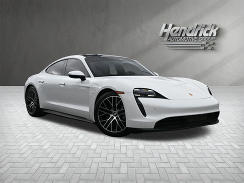 Used 2022 Porsche Taycan image 2