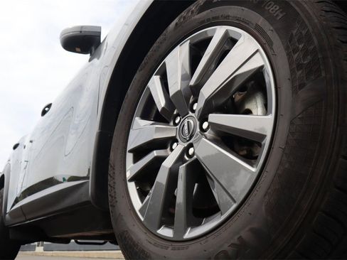 Certified 2025 Nissan Pathfinder SV image 10