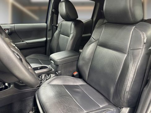 Used 2023 Toyota Tacoma TRD Sport w/ TRD Premium Sport Package image 8