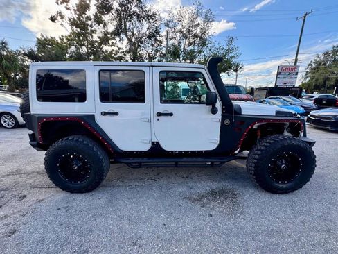 Used 2016 Jeep Wrangler Unlimited Rubicon image 12