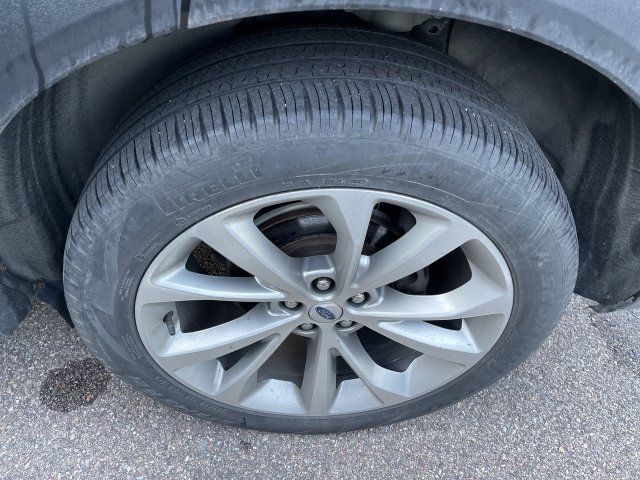 Used 2023 Ford Explorer Platinum w/ Technology Package AWD/4WD image 4