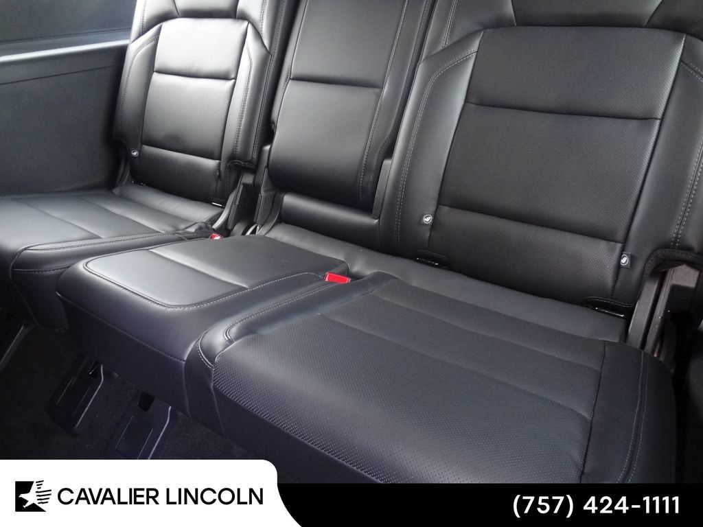 Used 2026 Lincoln Navigator L Premier AWD/4WD image 9