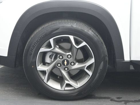 Used 2025 Chevrolet Trax LT w/ LT Convenience Package FWD image 31