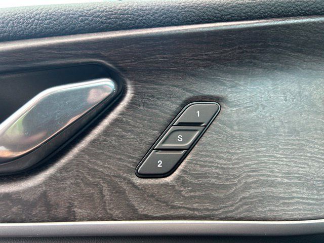 Used 2025 Jeep Grand Cherokee Limited RWD image 18