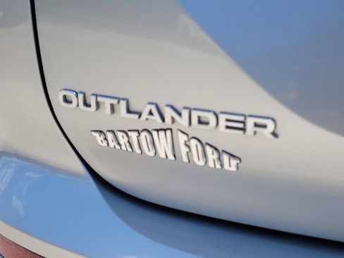 Used 2025 Mitsubishi Outlander SE FWD image 9